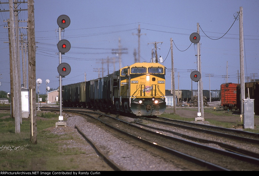 CNW 8726 at Missouri Valley